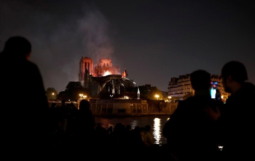 Incendi a la catedral de Notre Dame