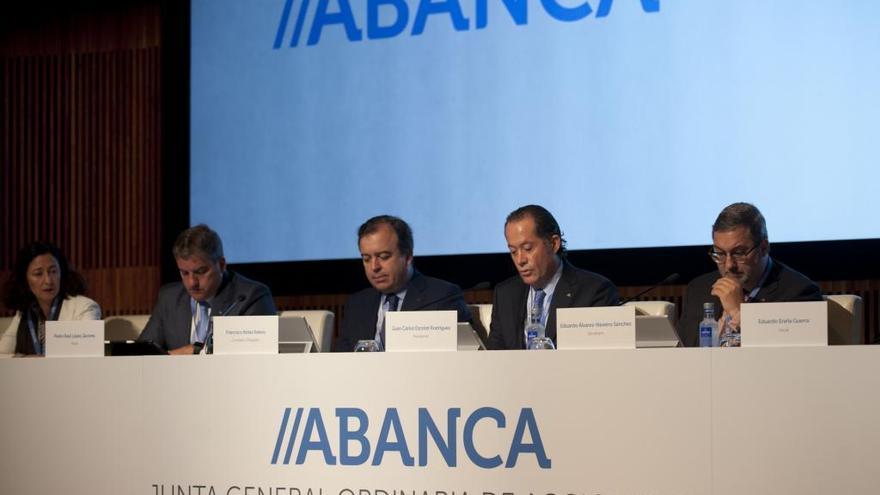 La cúpula de Abanca, en una junta en A Coruña.