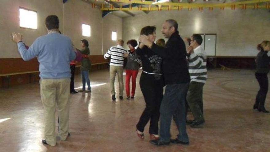 Clausura del curso de baile de salón en Villamayor