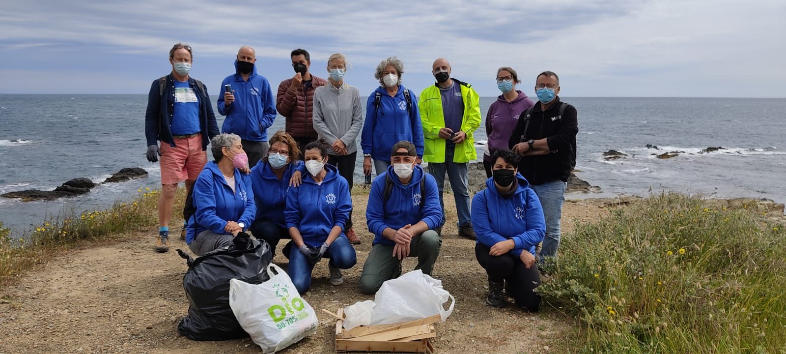 Platges Netes de Llançà retira brossa de Carbonera i Moner