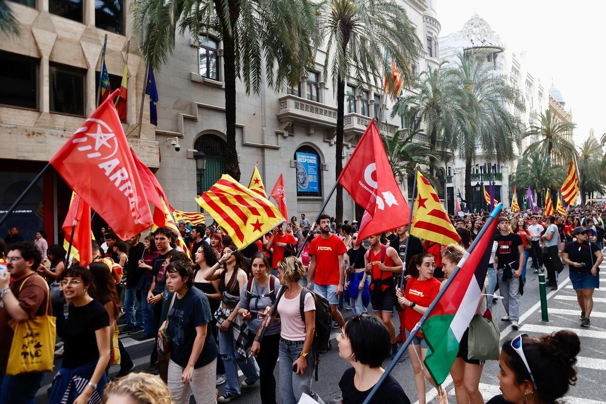 La manifestación del 25 d'Abril en València, en imágenes La manifestación del 25 d'Abril en València, en imágenes
