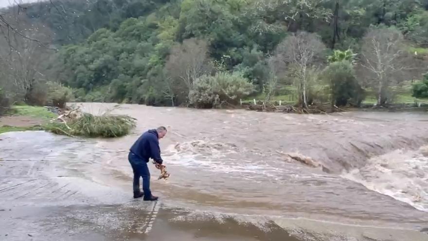 La mitad de Genalguacil permanece incomunicada tras las lluvias