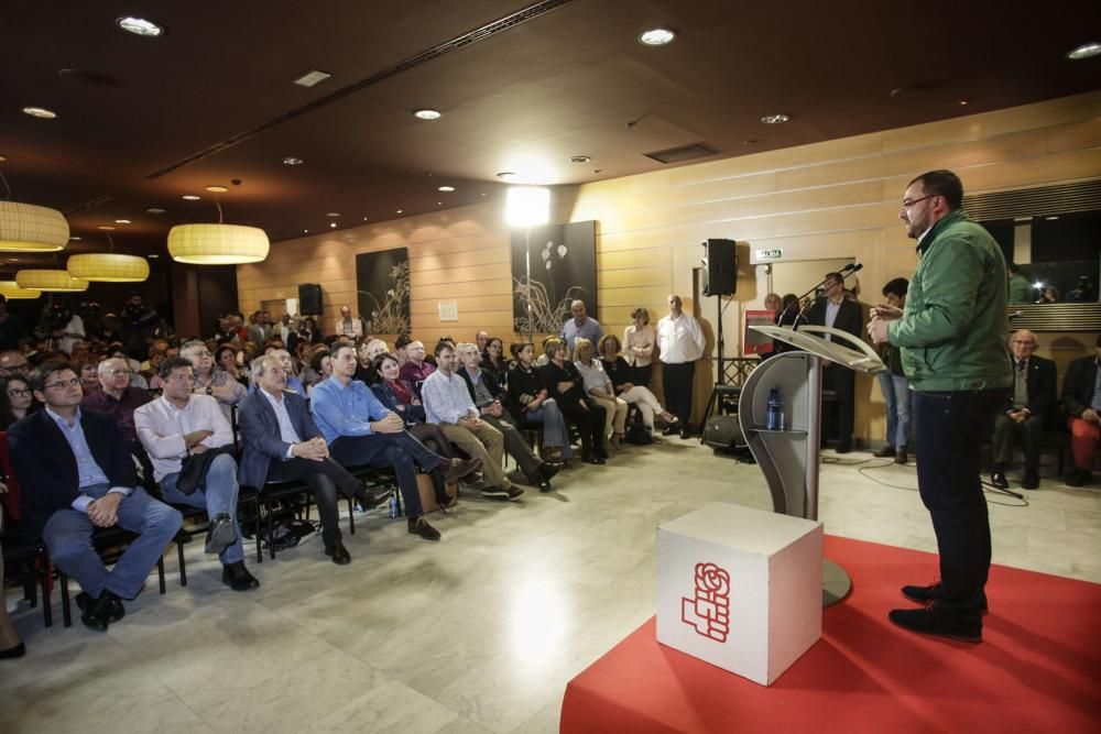 Pedro Sánchez participa en la Fiesta de la Rosa en Oviedo