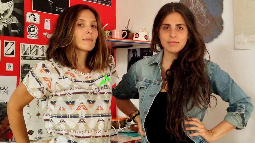 Romina y Marina Domínguez en el espacio creativo.