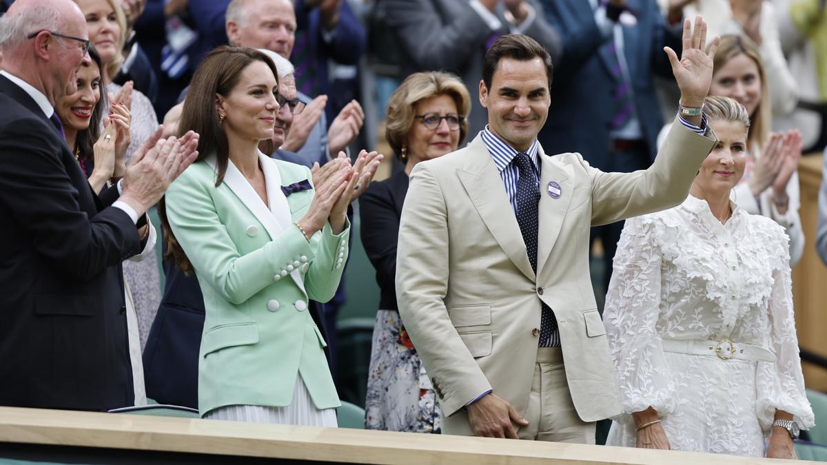 Roger Federer, en el homenaje que recibió de la afición de Wimbledon el pasado martes.