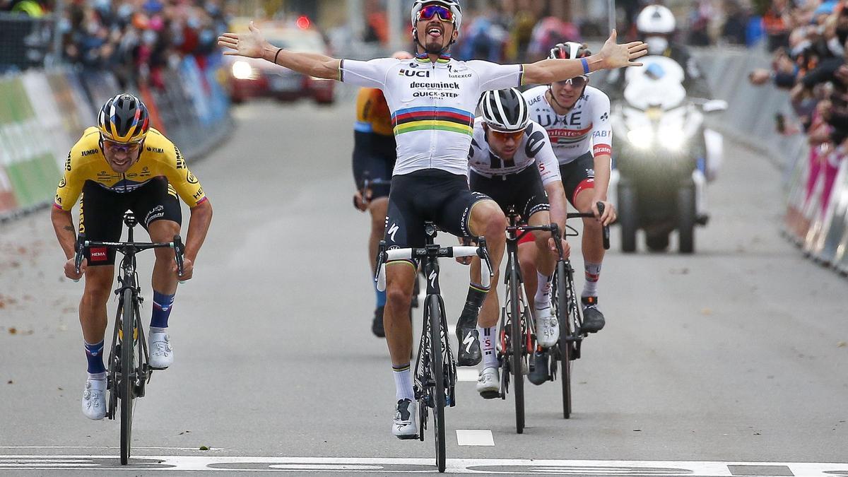 Roglic celebra su triunfo.