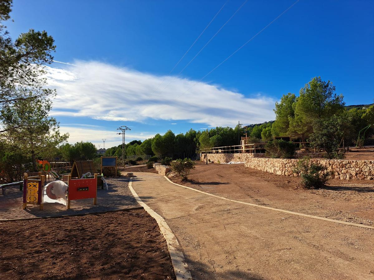 El nuevo parque está situado en la entrada del Parque Natural de la Serra d’Irta, en la zona de Cala Blanca.