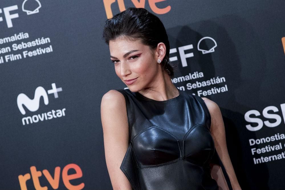 Úrsula Corberó con peinado 'efecto wet' en el Festival de cine de San Sebastián