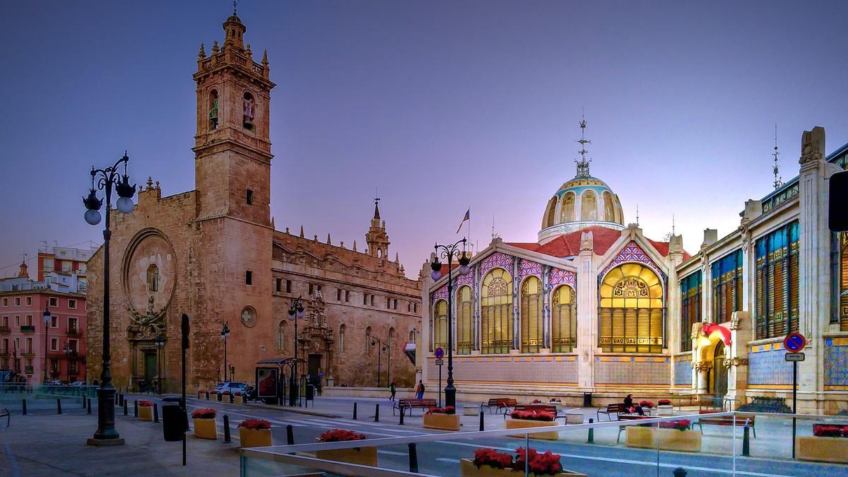 En la plaza del Mercado, lugar histórico en el centro de la ciudad