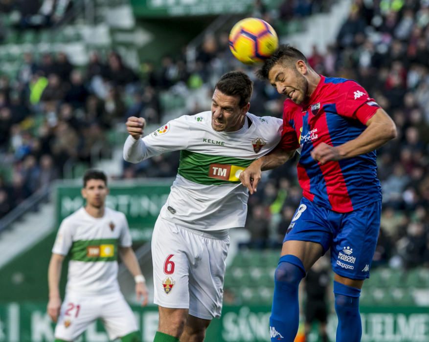 El Elche vence al Extremadura y se aleja de los puestos de descenso