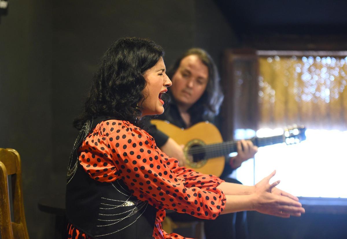 Lucía Leiva ofrecerá un espectáculo flamenco en la Puerta del Puente el 16 de mayo.