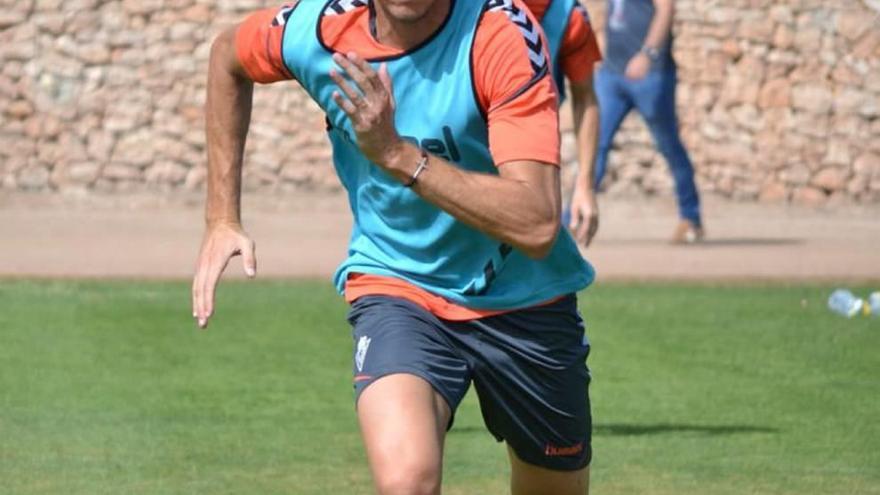 Edu Luna, nuevo central grana, ha sido titular en los tres encuentros de pretemporada.