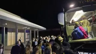 Antequera desplazó en autobús hasta Granada a 93 personas atrapadas en la estación de Antequera de Alta Velocidad