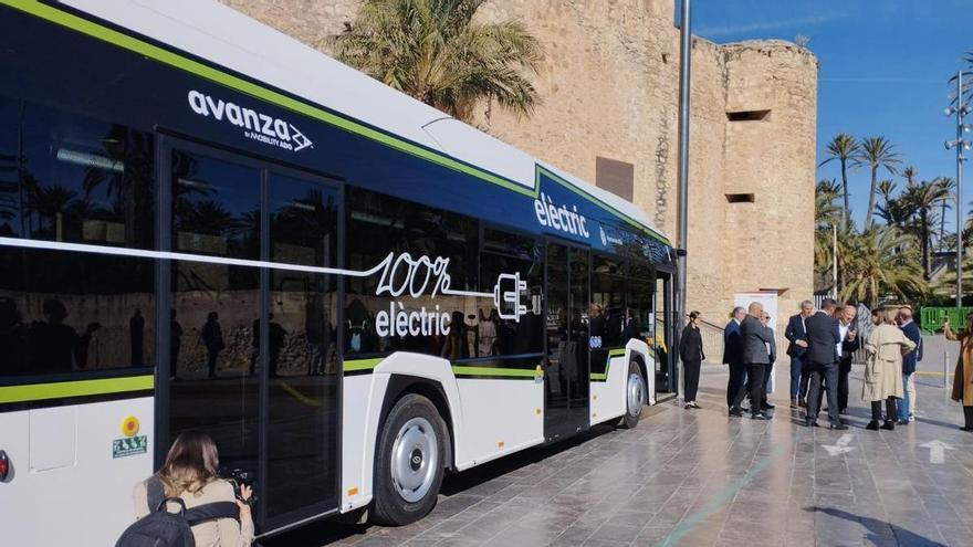 Elche incorpora a la circulación su primer bus eléctrico de los siete que llegarán este verano