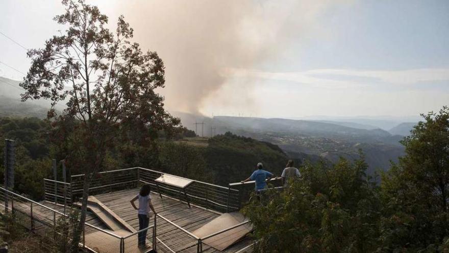 Imagen del incendio de Nogueira de Ramuín, el pasado martes.