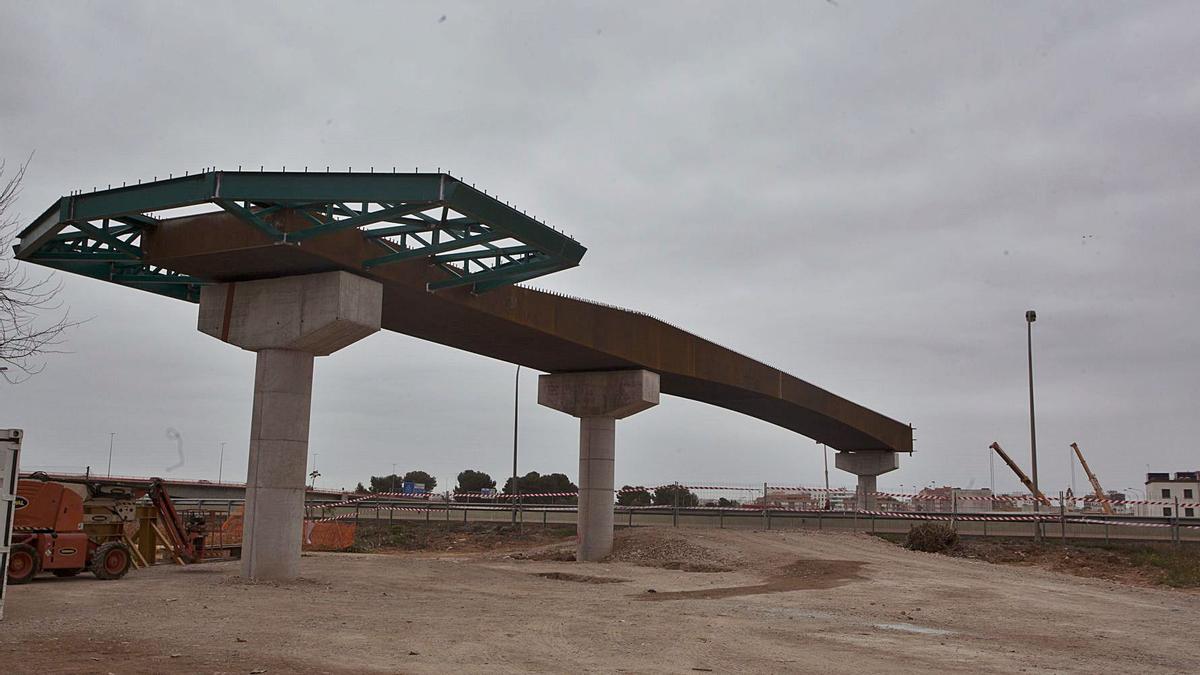 Primers caixons de la plataforma que ha de superar el llit del Túria entre la Torre i Sant Marcel·lí. | F. BUSTAMANTE