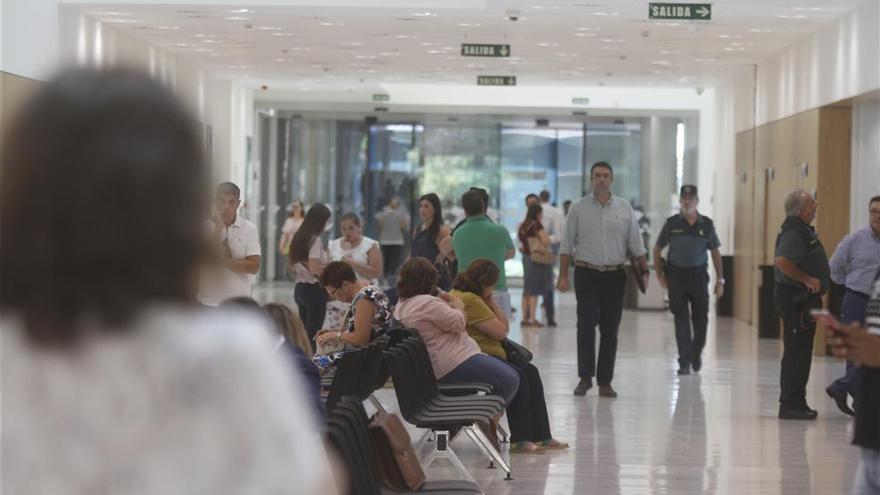 Le piden más de cinco años de prisión por un delito continuado de estafa