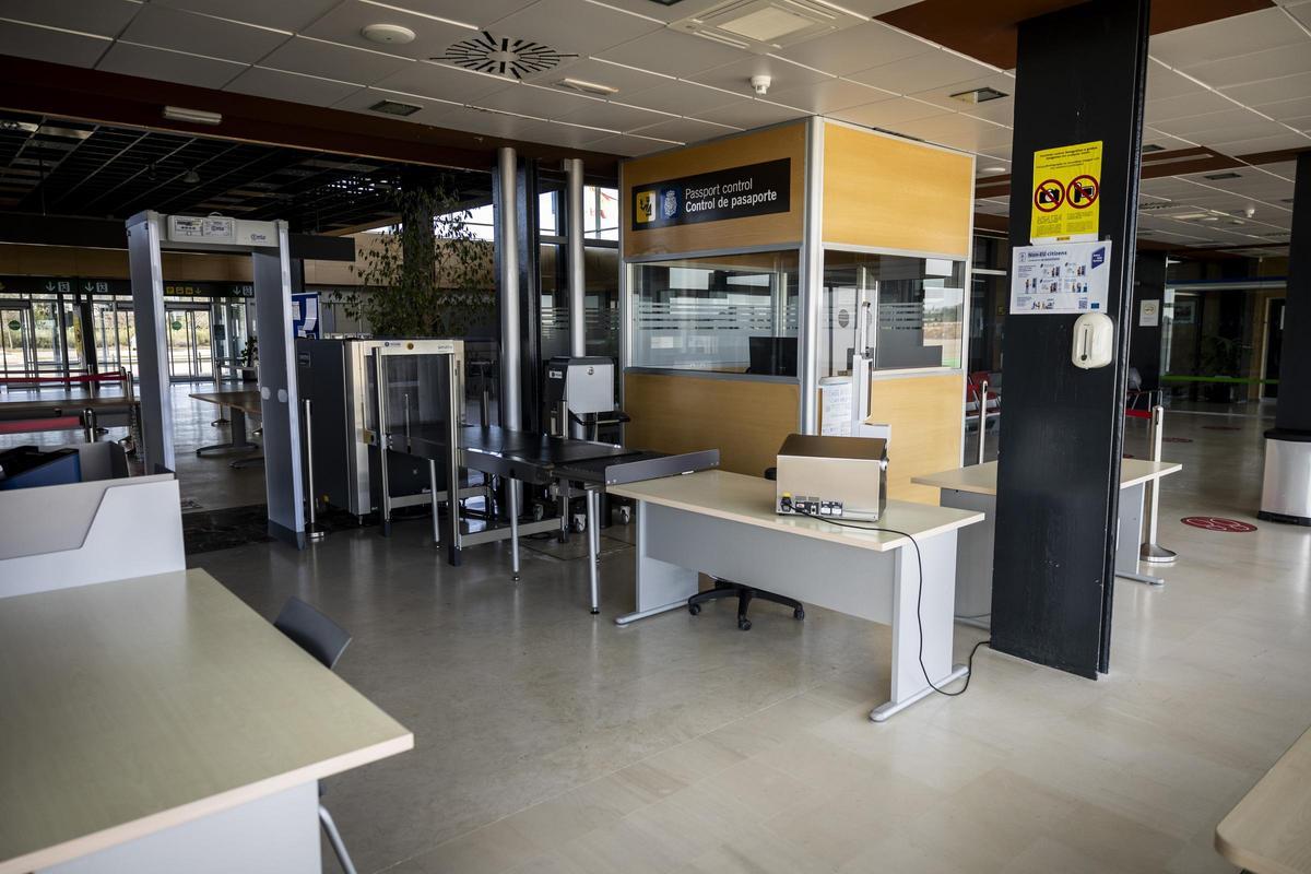 En imágenes | Este es el estado actual del aeropuerto Huesca-Pirineos, el menos utilizado de España