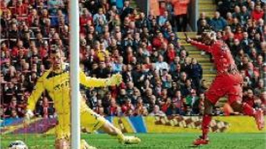Sturridge en el moment de marcar el gol del triomf del Liverpool