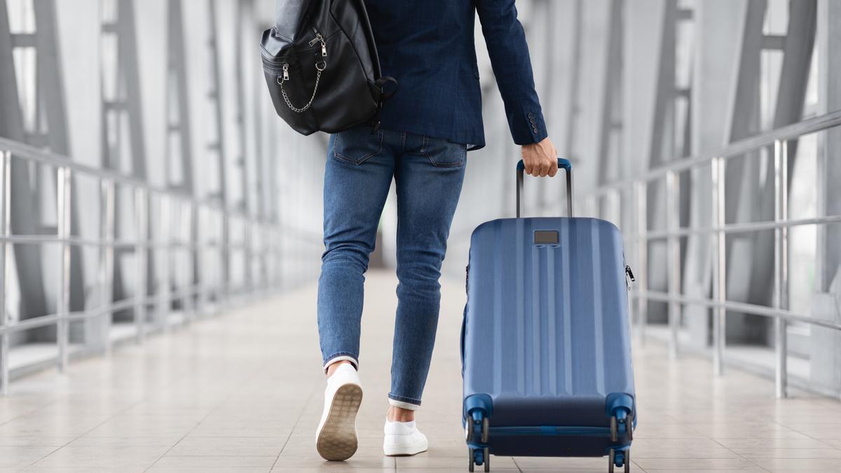 Así es la maleta de cabina número uno en ventas: perfecta si viajas mucho en avión o tren