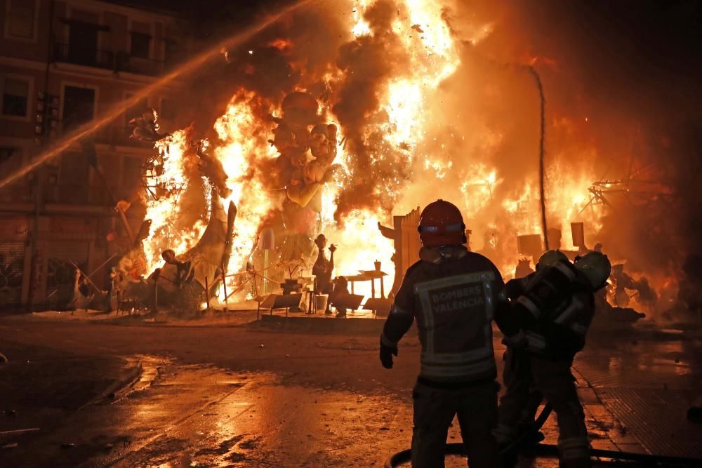 La Nit de la Cremà pone fin a las Fallas 2018