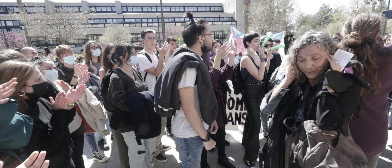 La UIB suspende por las protestas una conferencia sobre transexualidad