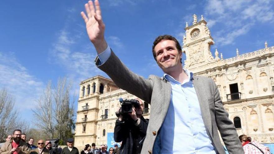 Casado critica la fórmula del &quot;Black Friday&quot; usada por Sánchez