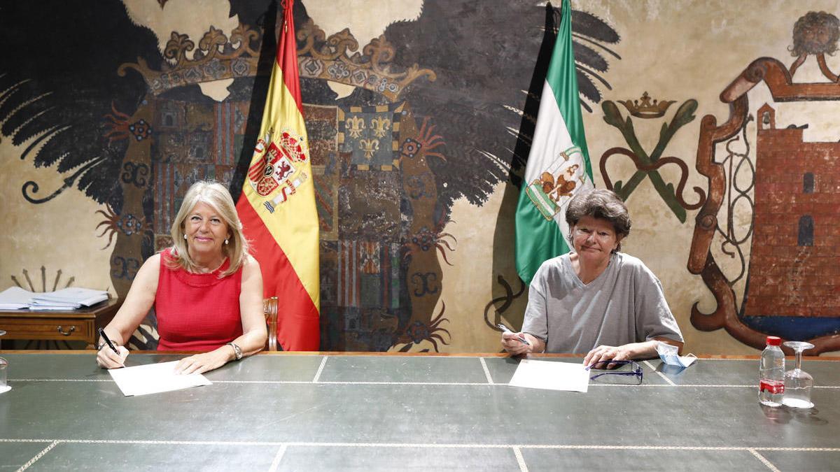 Muñoz y Pietsch, en la firma del convenio de colaboración.