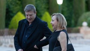 La actriz Carmen Machi a su llegada a la recepción oficial y cena institucional celebrada en el Cigarral del Ángel, a 26 de mayo de 2026, en Toledo, Castilla-La Mancha, junto a su pareja, Vicente. 