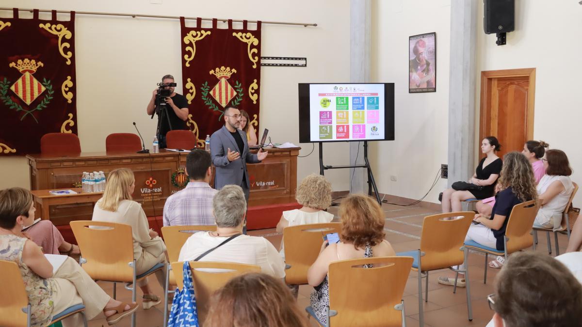 La primera mesa de trabajo abordó ayer el diseño de la nueva Vila-real del siglo XXI desde la inclusión y la solidaridad.