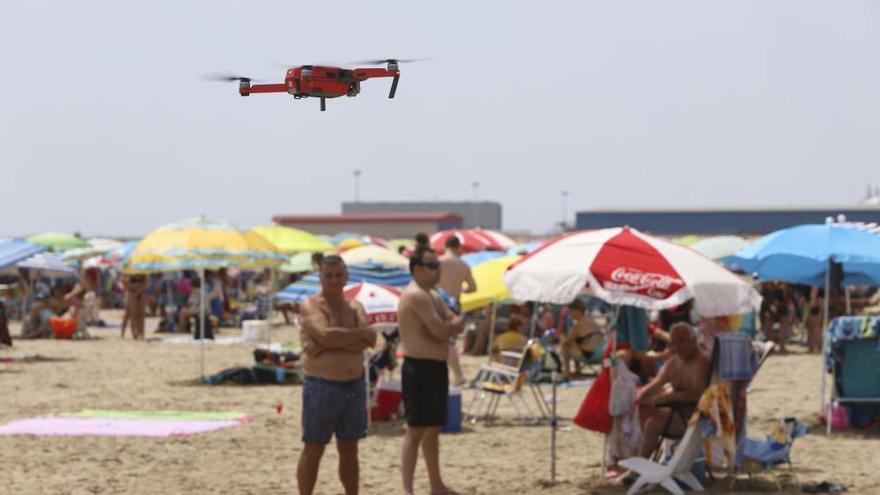 Servicio de drones en la playa, el año pasado.