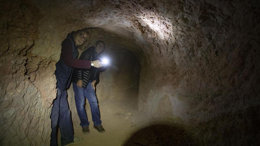 Entramos en las galerías de las trincheras de Estivella