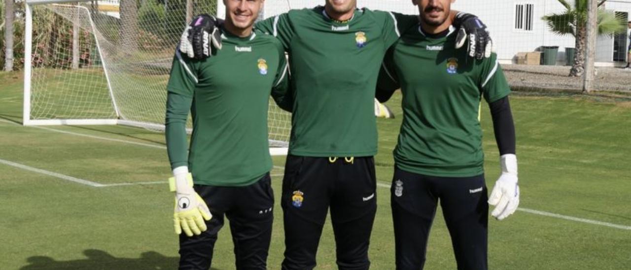 Álex Domínguez -izquierda-, Raúl Fernández y Álvaro Vallez, en Marbella.