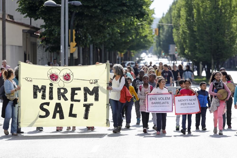 Protesta comunitat educativa a Salt