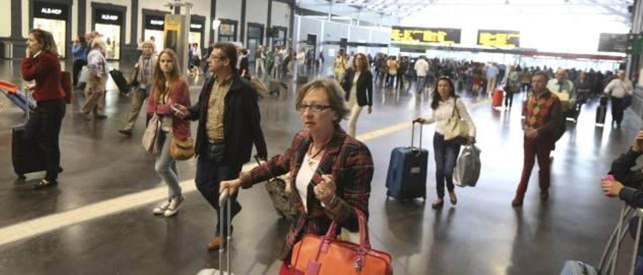 El AVE aumentará servicios en junio para equipararse al Madrid-Málaga