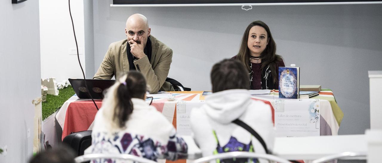 Presentación del libro 'El valle de los espejos perdidos' en el Espacio Belleartes.