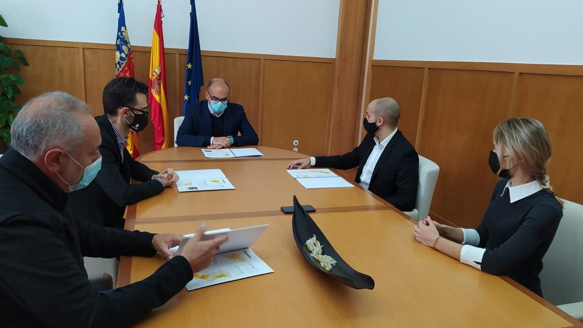 Un momento de la reunión en el Rectorado de la Universidad de Alicante.