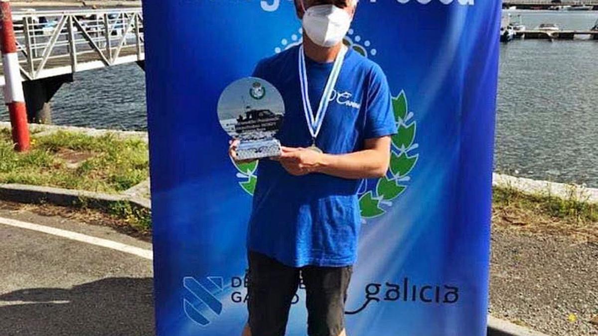 Luis Alberto Tomé, campeón gallego en aguas de Cambados