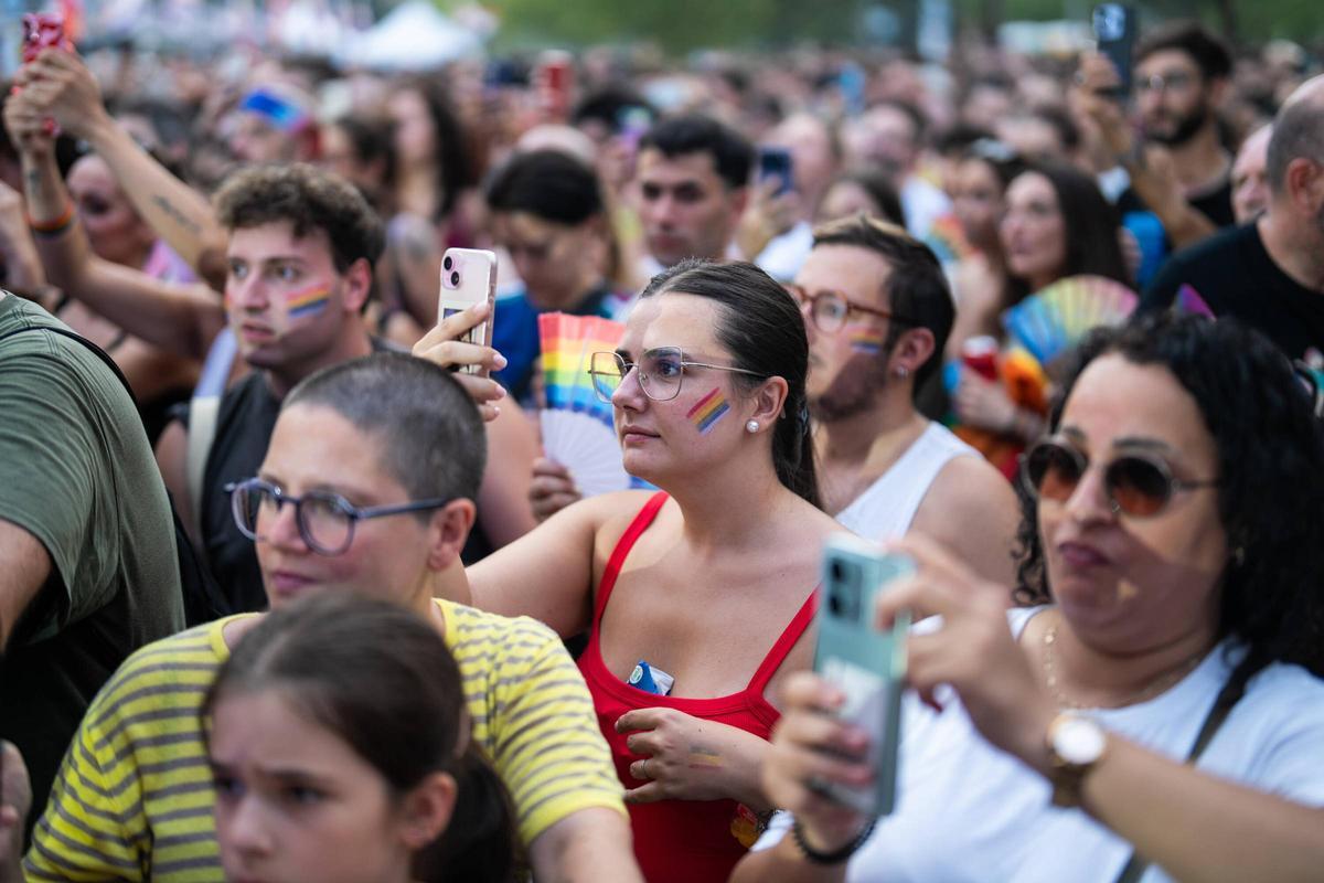 María Peláe, hace el pregón del Pride en la plaza Universitat
