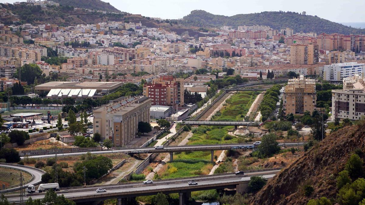 Vista aérea de los barrios próximos al Guadalmedina