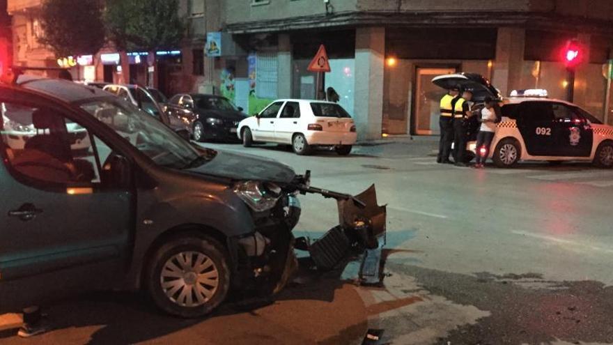 Nuevo accidente sin heridos en el cruce de Camino de Murcia con Velázquez