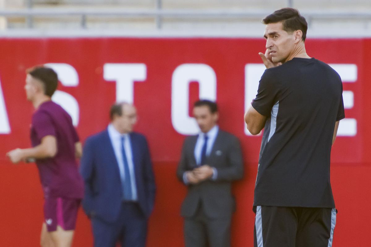 Primer entrenamiento del Sevilla a las órdenes del exseleccionador uruguayo Diego Alonso