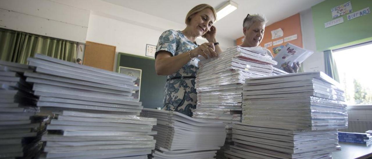 Educación ve suficientes las 160 horas asignadas al gestor del banco de libros