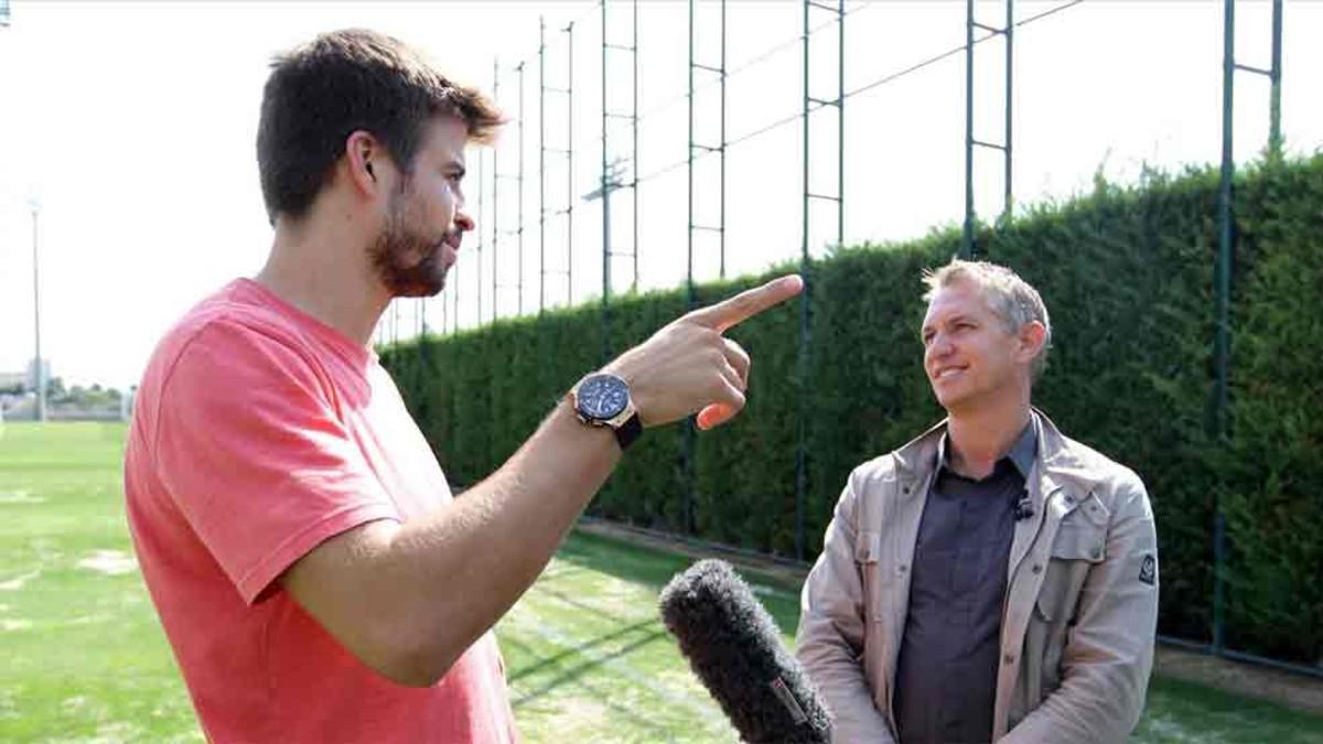 Gary Lineker, junto a Gerard Piqué