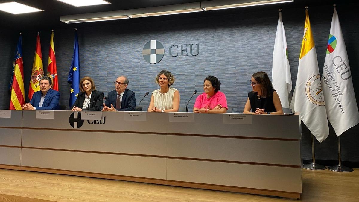 Un momento de la rueda de prensa en la sede del CEU UCH en Elche.