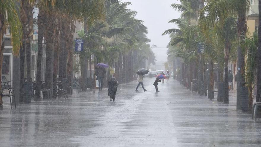 'Óscar' permanecerá sobre Canarias hasta el jueves.