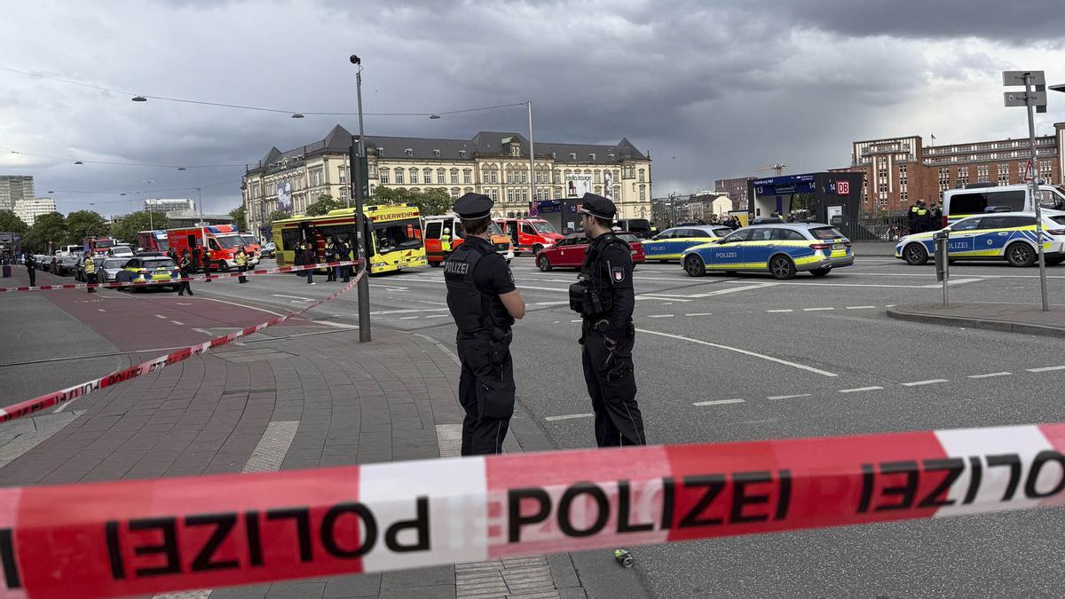 Una mujer hiere a cuchilladas a diecisiete personas en la estación de trenes de Hamburgo