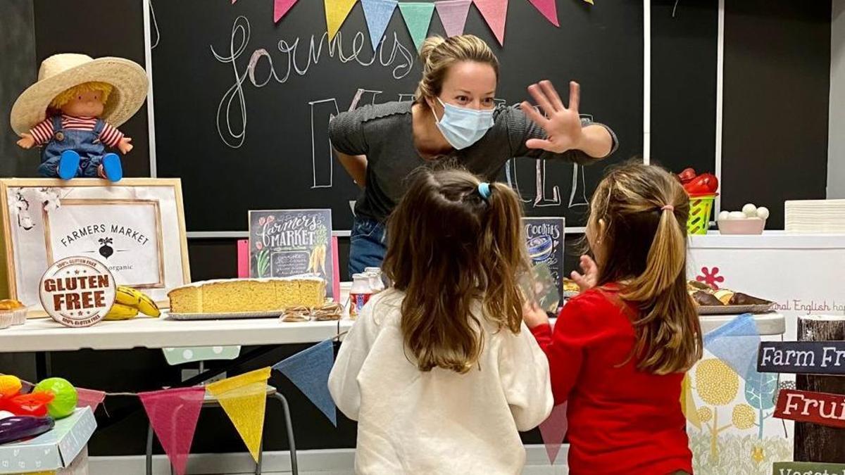 Un espacio divertido para que los niños aprendan inglés en Ibiza.