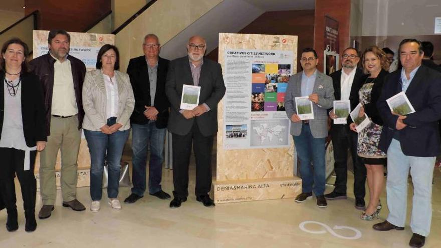 Políticos y agentes sociales, en la presentación del plan de acción.