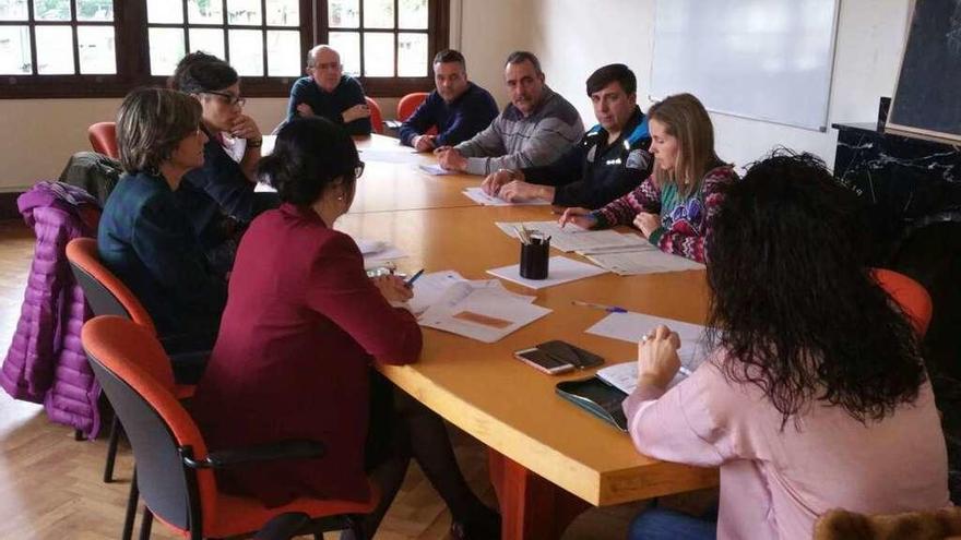 Reunión de la Mesa contra a Violencia de Género de Marín. // S.A.